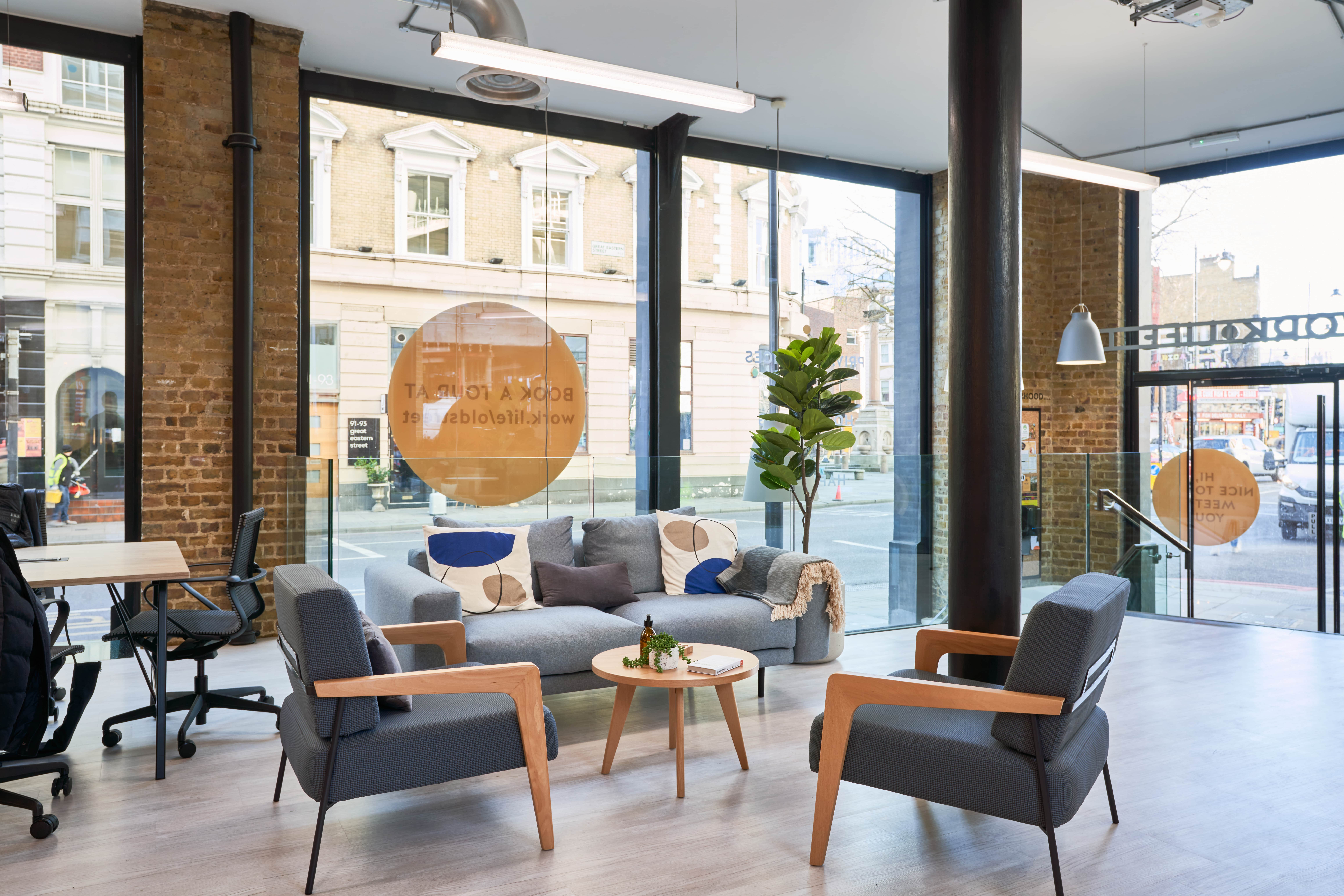 Budget-Friendly Office Makeover: 5 Tips for Revamping Your W